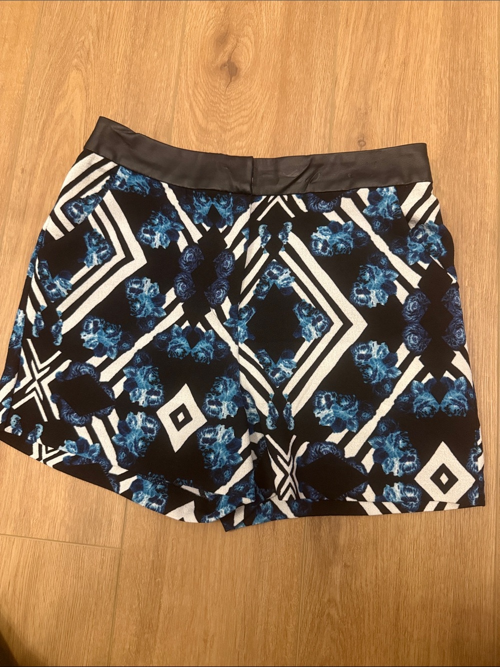 MINKPINK Blue Floral Geometric High-Waist Shorts w/ Black Faux Leather Waistband